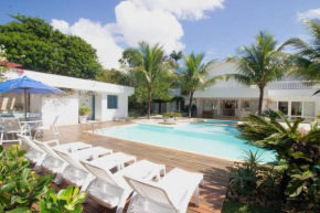 Harmoniosa Mansão com Sete Suítes a 3 min da Praia da Ferradura por Luxury Rentals